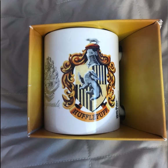 **SOLD** Authentic Harry Potter Hufflepuff Mug - Picture 3 of 6